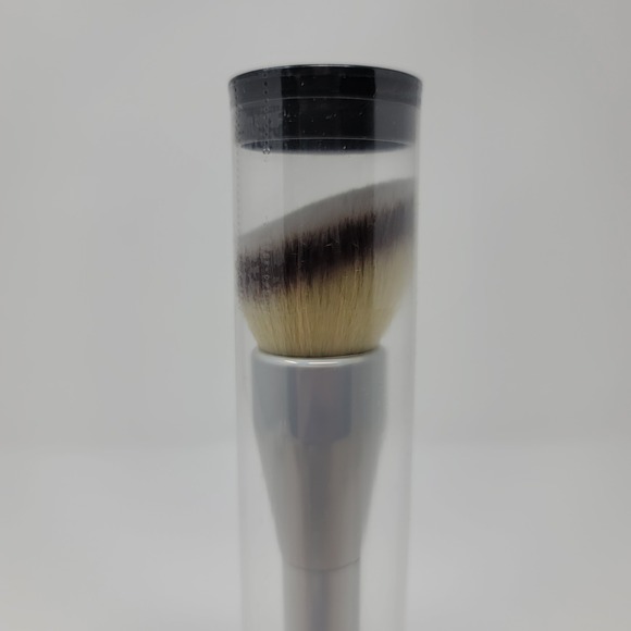 IT Cosmetics CC+ Angled Buffing Foundation Makeup Brush Silver Handle New Sealed - Picture 2 of 4